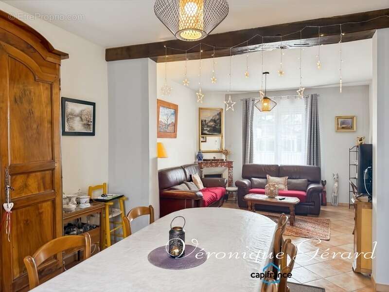 Maison à SAINT-MEDARD-DE-GUIZIERES