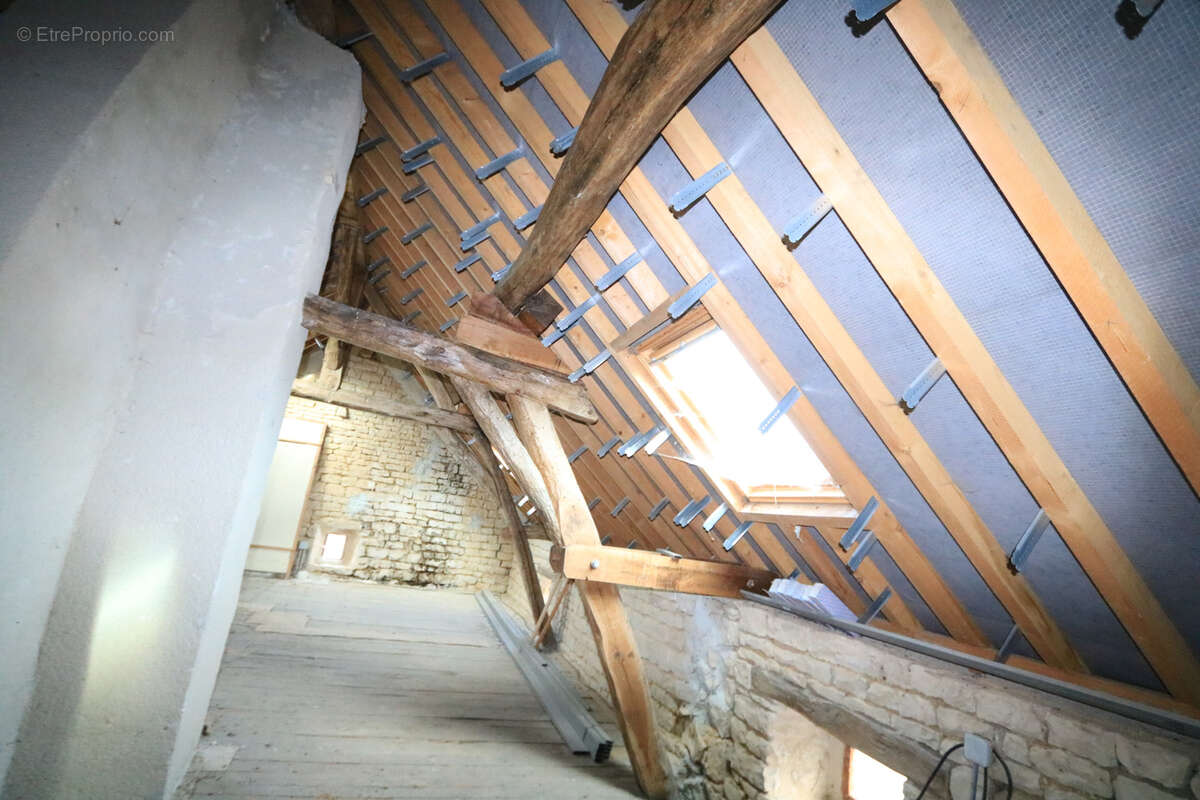 Maison à MOULINS-EN-TONNERROIS