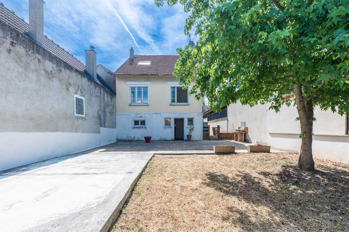 Maison à SARTROUVILLE