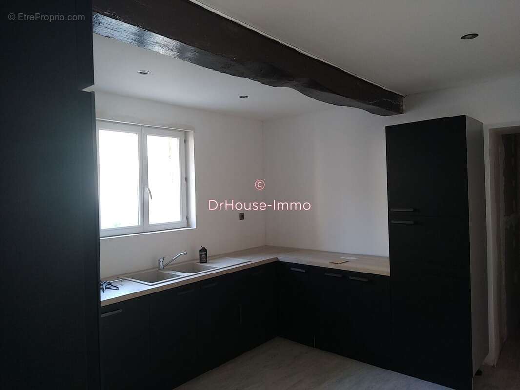 Maison 140 m² à Hure  - photo 2