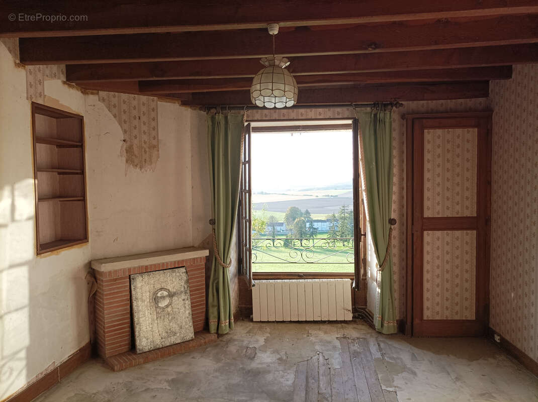 Maison à VILLEBOIS-LAVALETTE