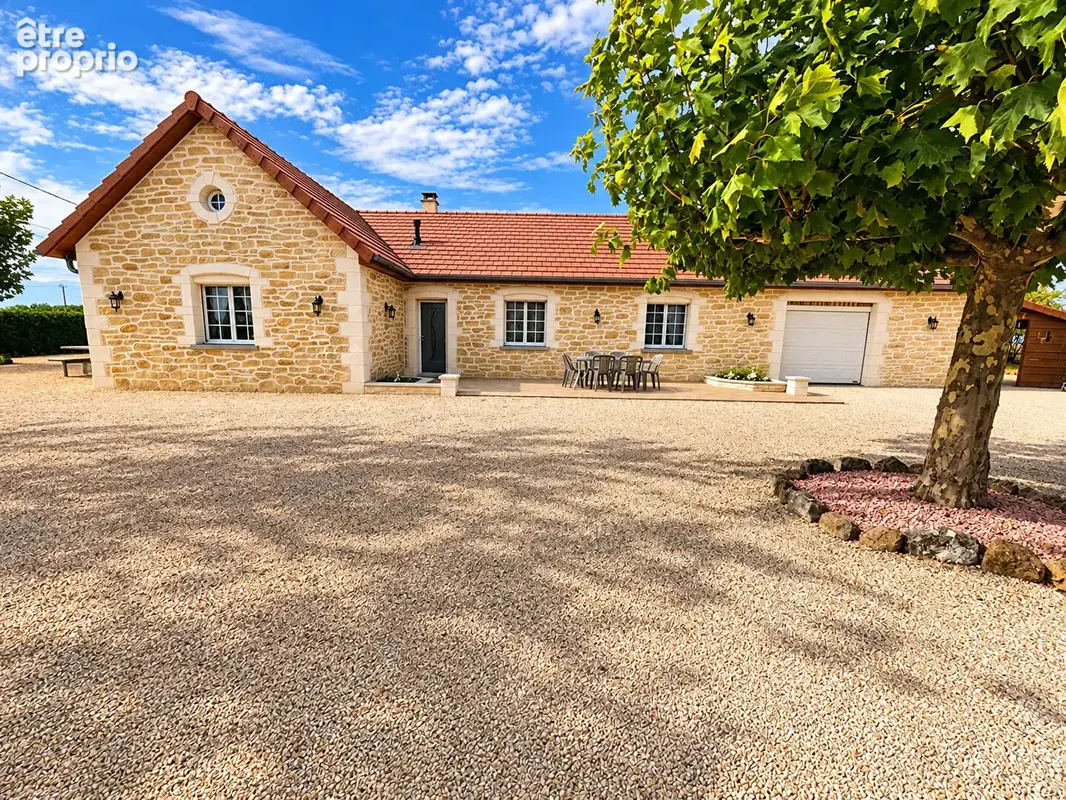 Maison de plain-pied Balaiseaux 150 m2 4 chambres terrain  2240m² + dépendance. - photo 1