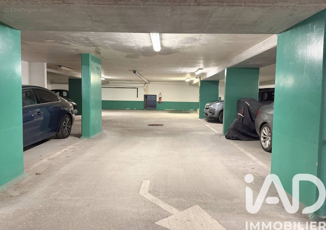 Photo 1 - Parking à LE CHESNAY