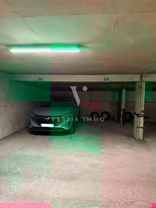 Parking à PARIS-17E