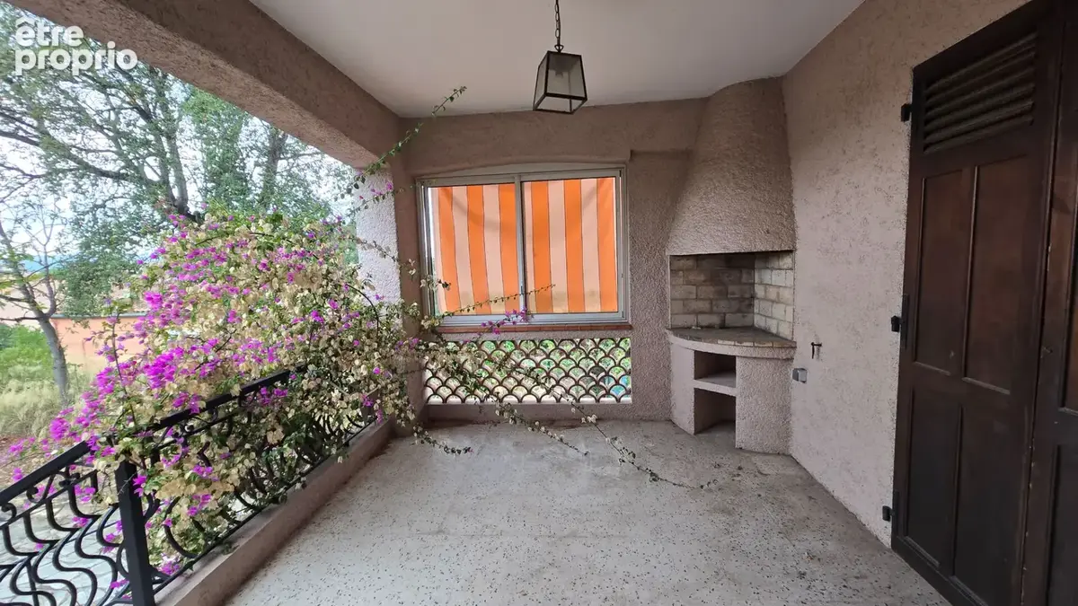 Maison à rénover Saint Raphael , quartier résidentiel. - photo 9