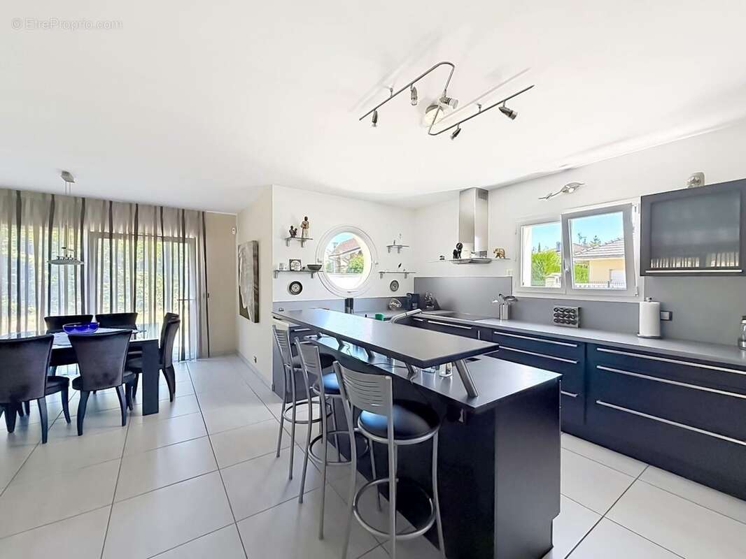 Belle villa familiale 200m2 4 chambres à CHENS SUR LEMAN (74) - photo 3