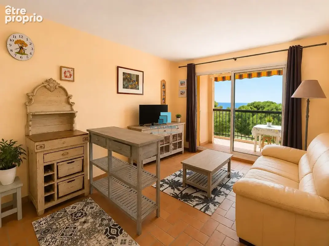 Appartement à ROQUEBRUNE-SUR-ARGENS