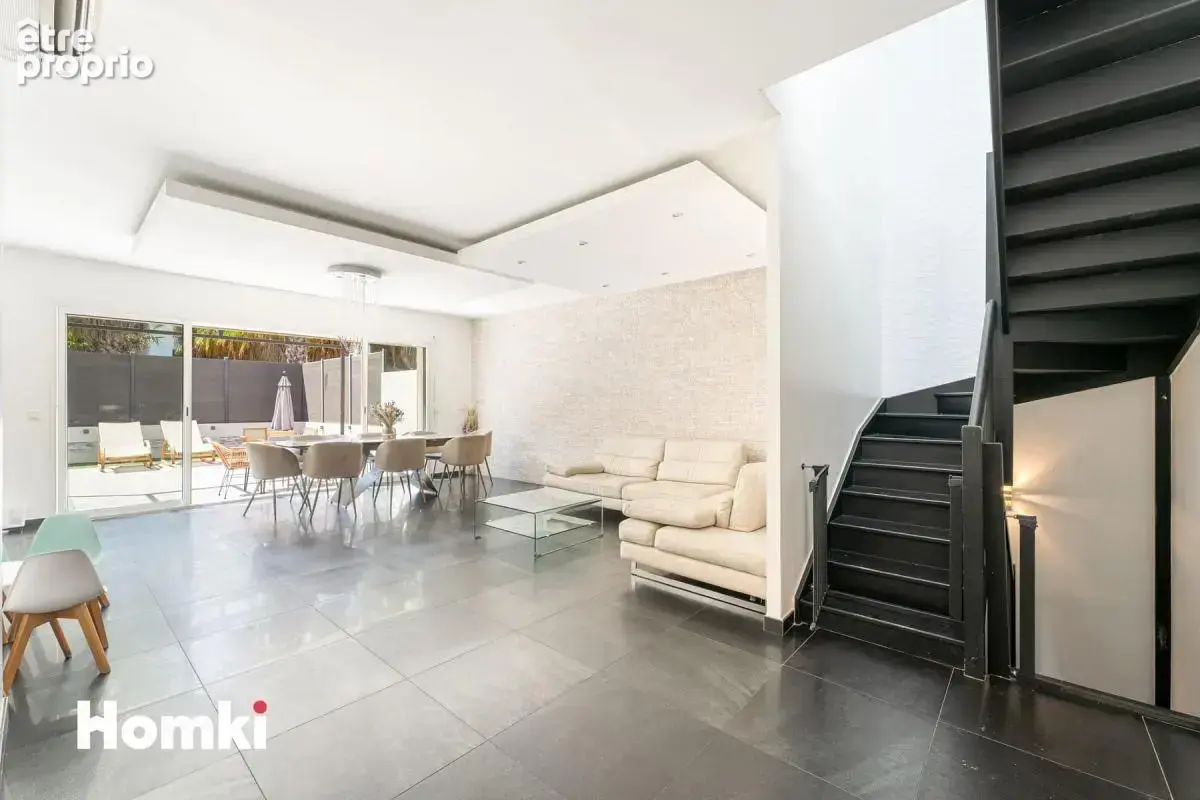 Maison/Villa T6 de 242 m à Marseille 13008/13009 - photo 3
