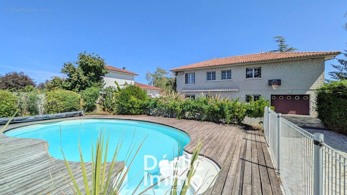 Pavillon Traditionnel de 176m² avec Piscine et Prestations Haut de Gamme à La Couronne - photo 14