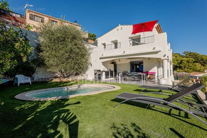 Maison à SAINT-LAURENT-DU-VAR