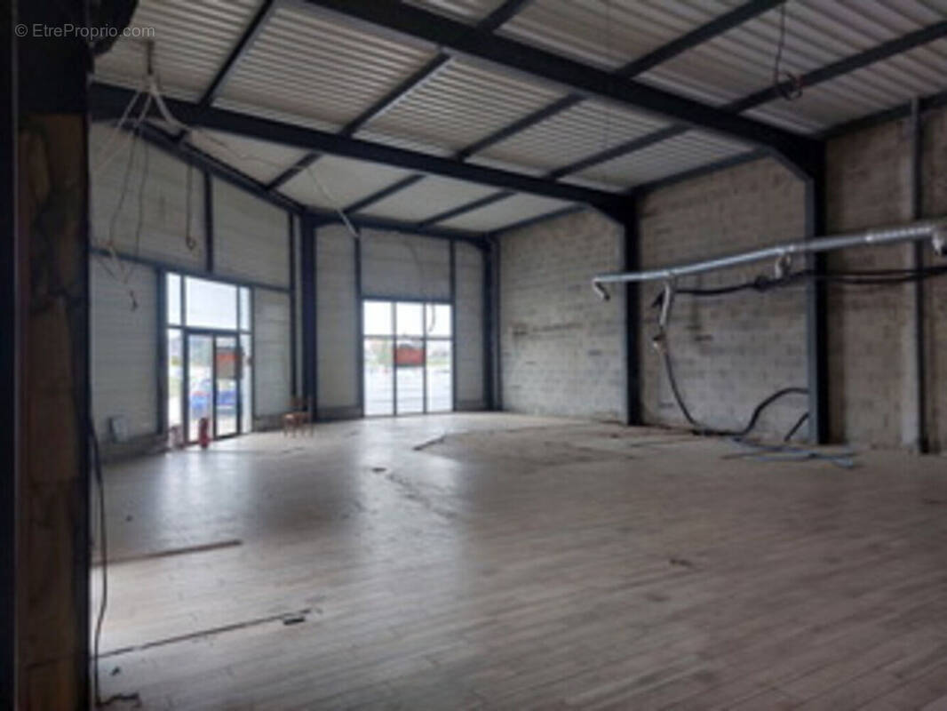 Commerce à SALAISE-SUR-SANNE