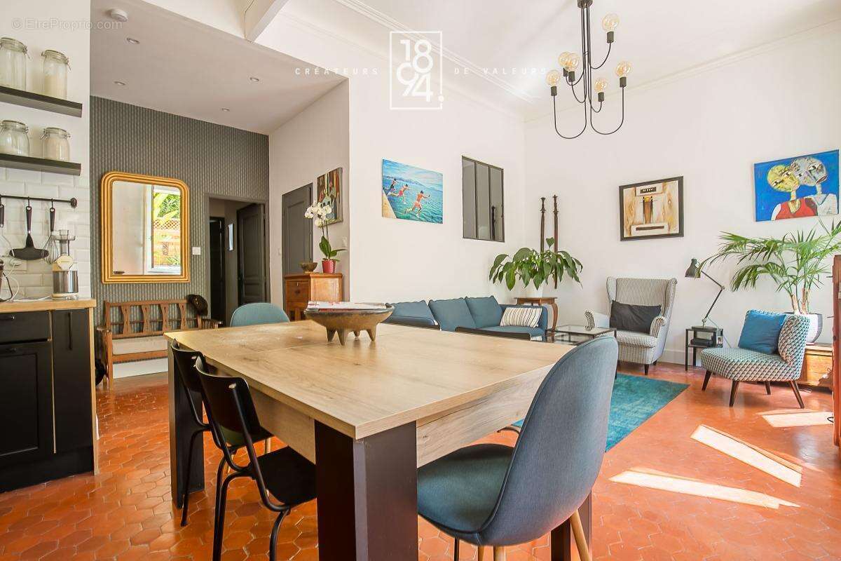 Appartement à MARSEILLE-5E