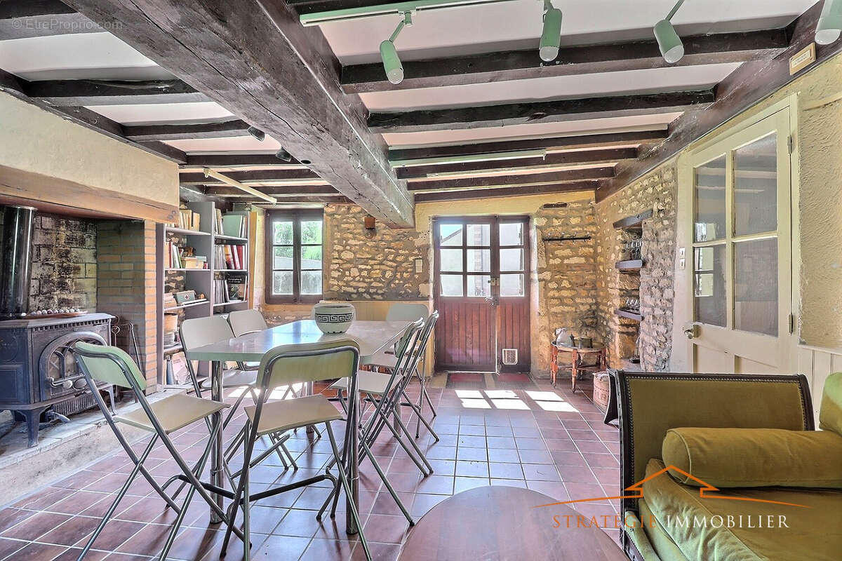 Village entre BUXY & SAINT GENGOUX LE NATIONAL, proche de la Voie Verte,  situé dans un petit hameau paisible, - photo 8