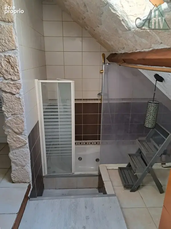 CHEROY (89) - Maison de ville rénovée de 228 m2 avec 4 chambres et extérieur. - photo 13