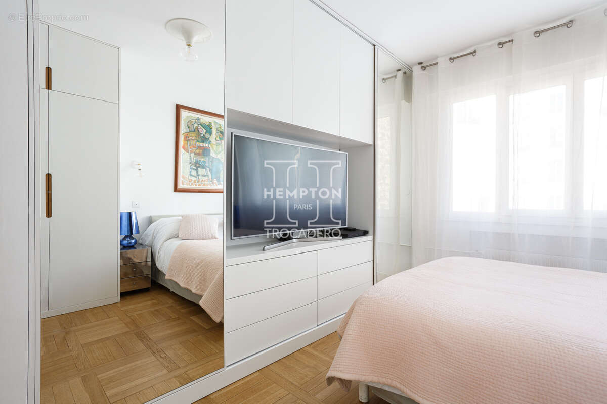 Appartement à PARIS-16E