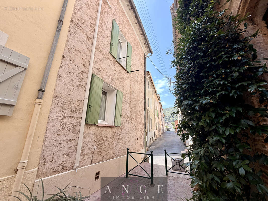 Maison à SOLLIES-TOUCAS
