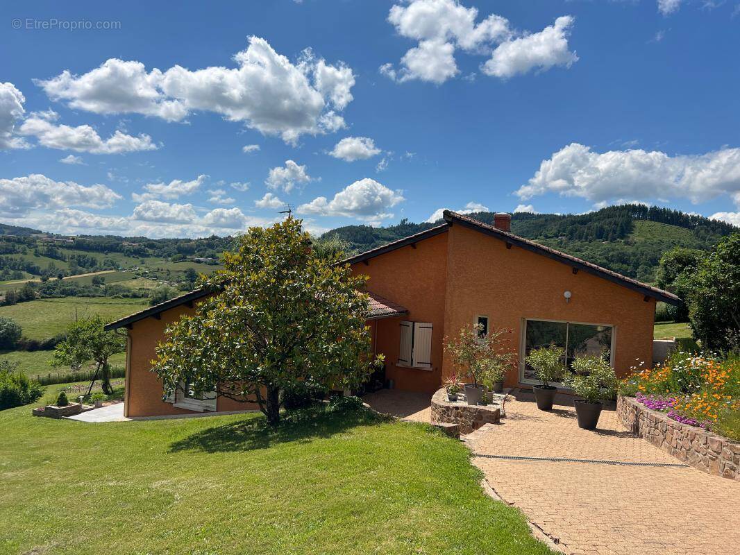 Maison à MONTROTTIER