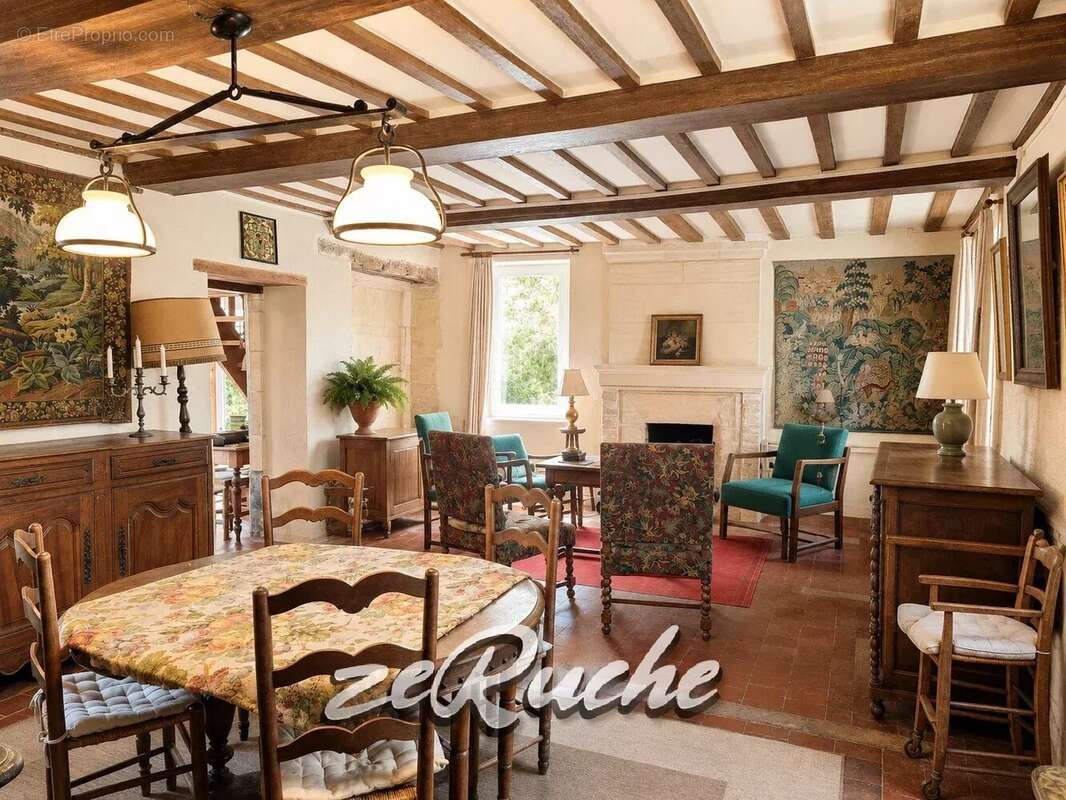  À vendre – Charmante maison de village au cachet exceptionnel avec jardin bordé de rivière - photo 3