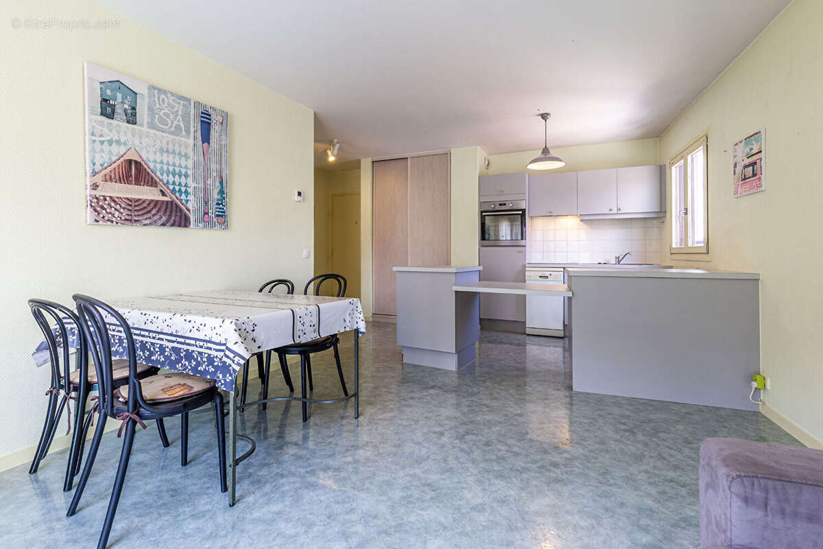 Agence immobiliere laforet - exclusivite - "tulipe" - annecy - hyper-centre - appartement t2 de 42,55m² - balcon - cave - photo 7