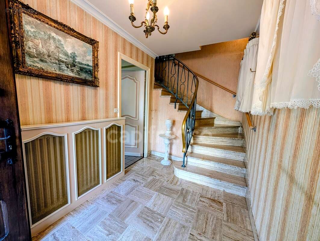 Maison en impasse dans quartier résidentiel, rez de chaussée à aménager, grand garage, à GUIPAVAS (29) - photo 14
