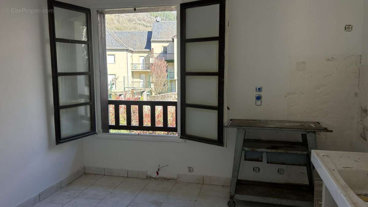 Appartement à ENTRAYGUES-SUR-TRUYERE