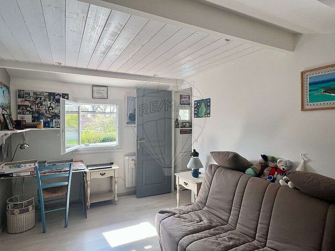 Maison à CHAILLEVETTE