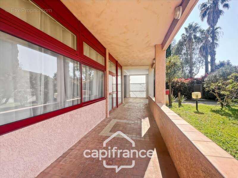 Commerce à LA LONDE-LES-MAURES