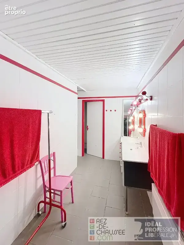 Grand local commercial en rez-de-chaussee - photo 5