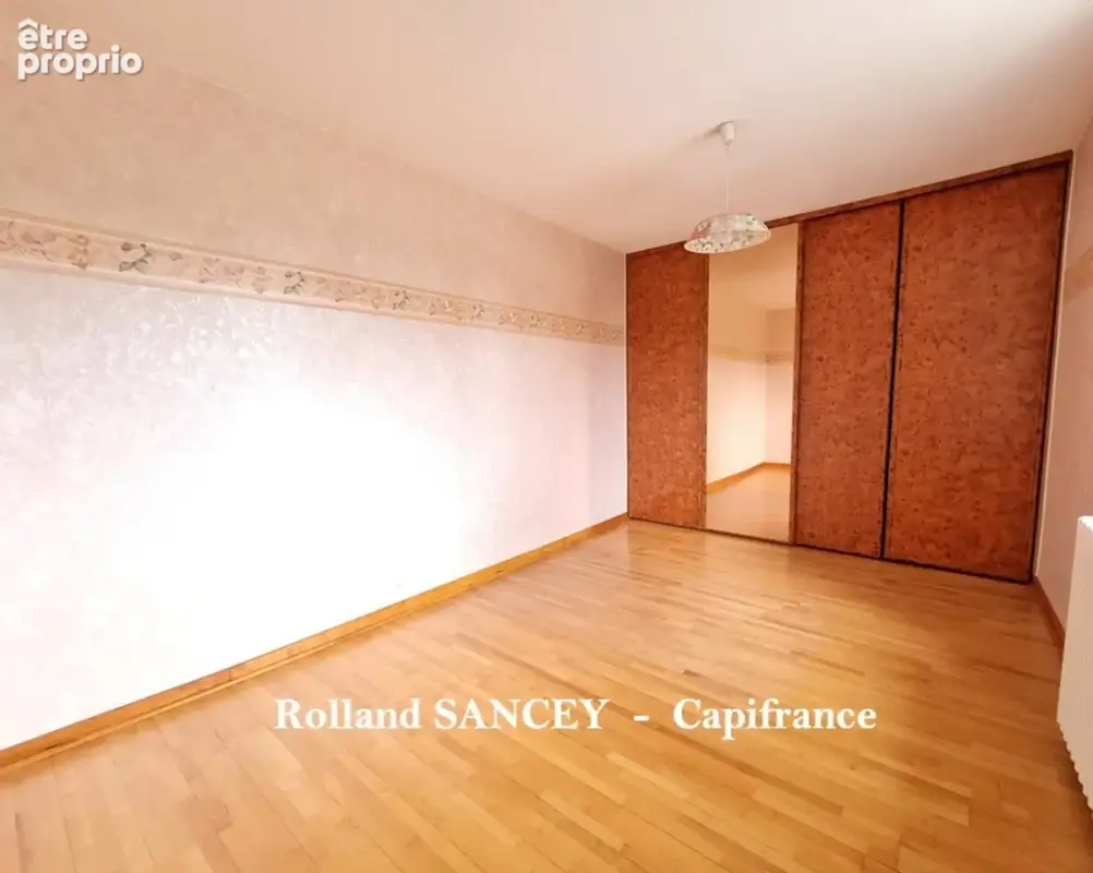 A vendre  ROYE (70) Maison avec habitation principale et logement locatif sur plus de 5800 m2 - photo 11