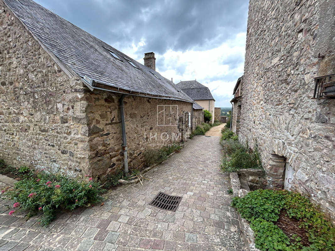 Maison à SAINTE-SUZANNE
