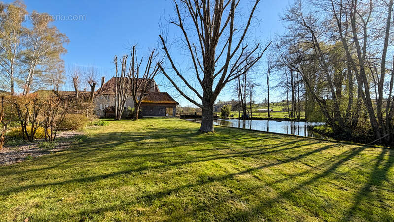 Maison à LA CLAYETTE