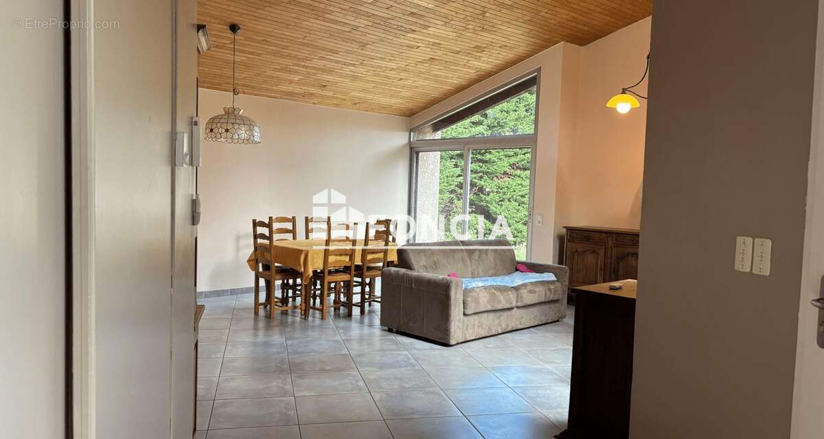 Maison à SAINT-JEAN-DE-MUZOLS