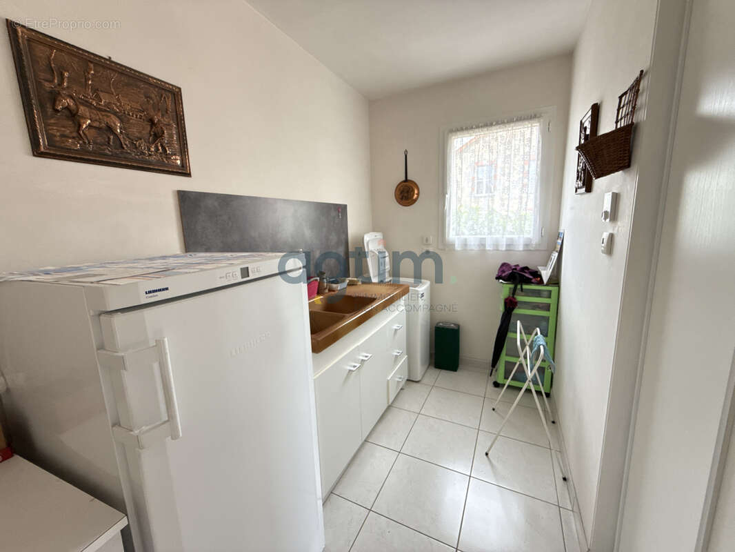 MONTAIGU, Centre, en lotissement: Maison de plain pied, 93m2 habitables, 2 chambres, garage, terrain clos - photo 15