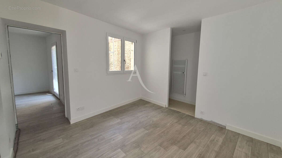 Appartement à SAINT-JEAN-D'ANGELY