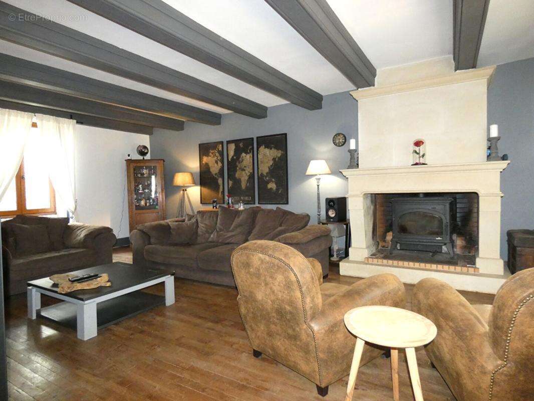 Maison à HAUTEFORT