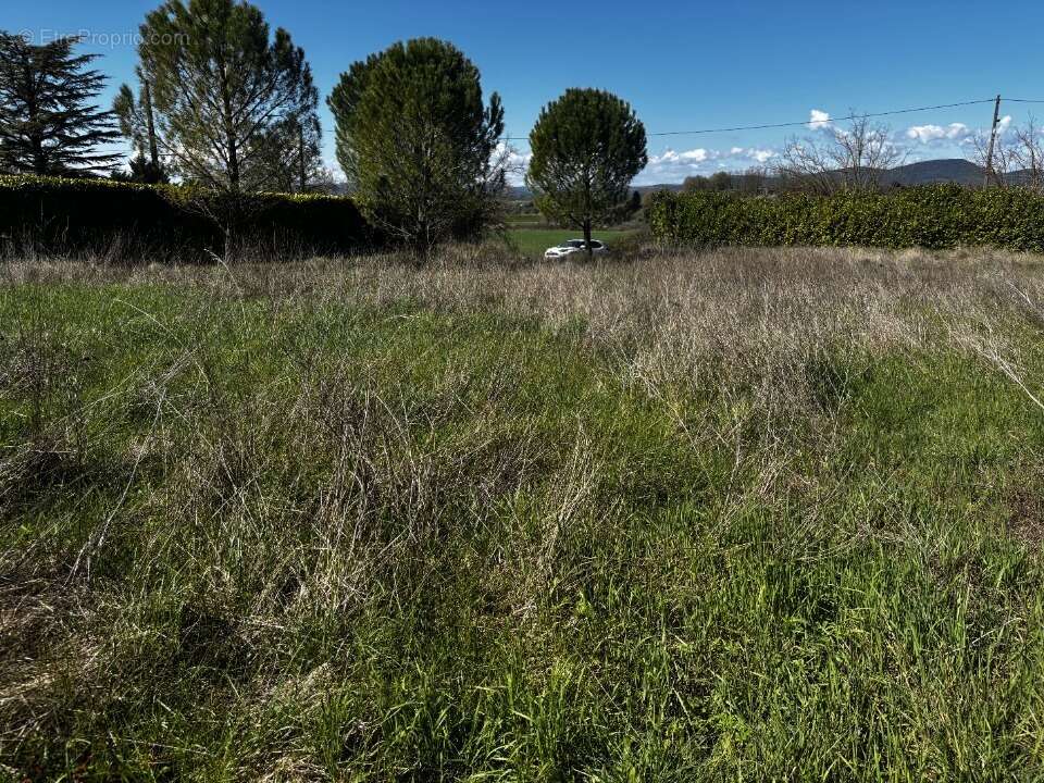 Terrain à SAINT-JEAN-DE-MARUEJOLS-ET-AVEJAN
