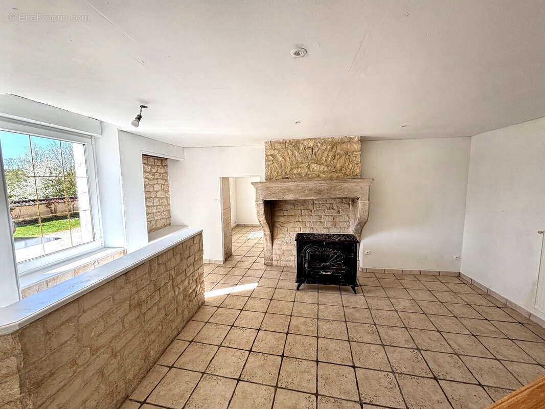 Maison à OURCHES-SUR-MEUSE