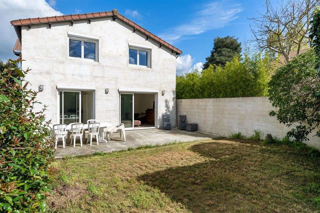 Maison à VERNEUIL-SUR-SEINE