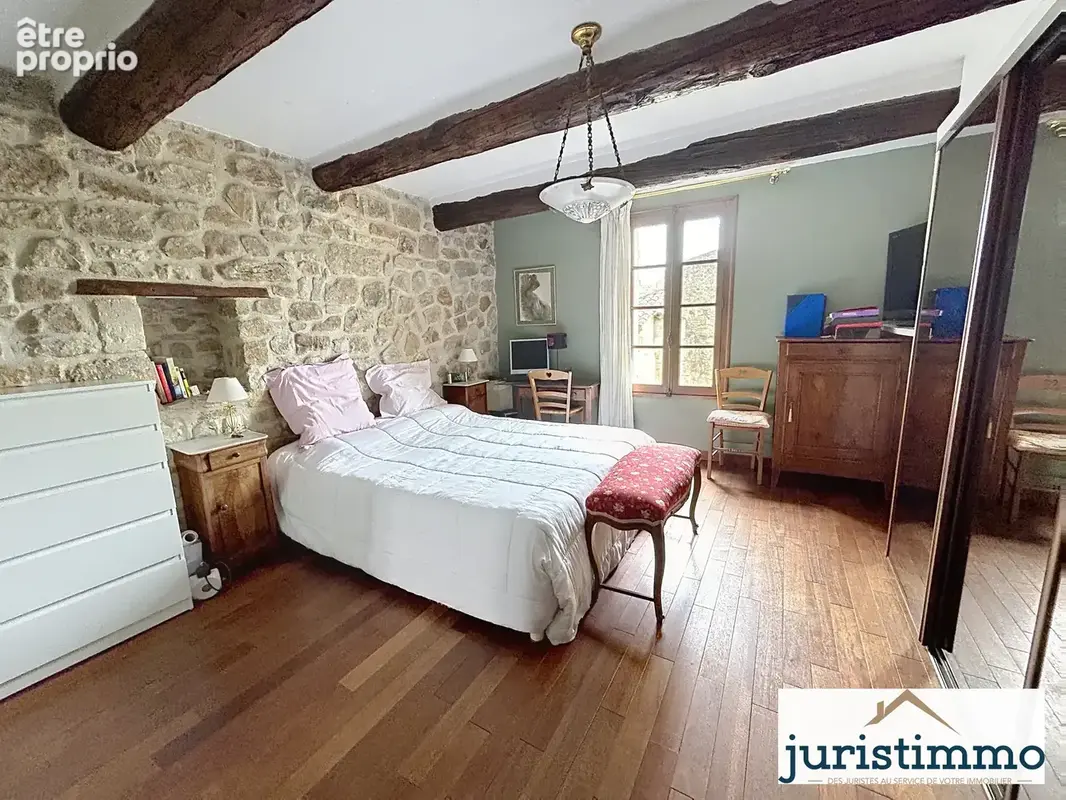 Propriété de charme au pied du château de Mondragon composée de deux habitations et dépendances. - photo 11