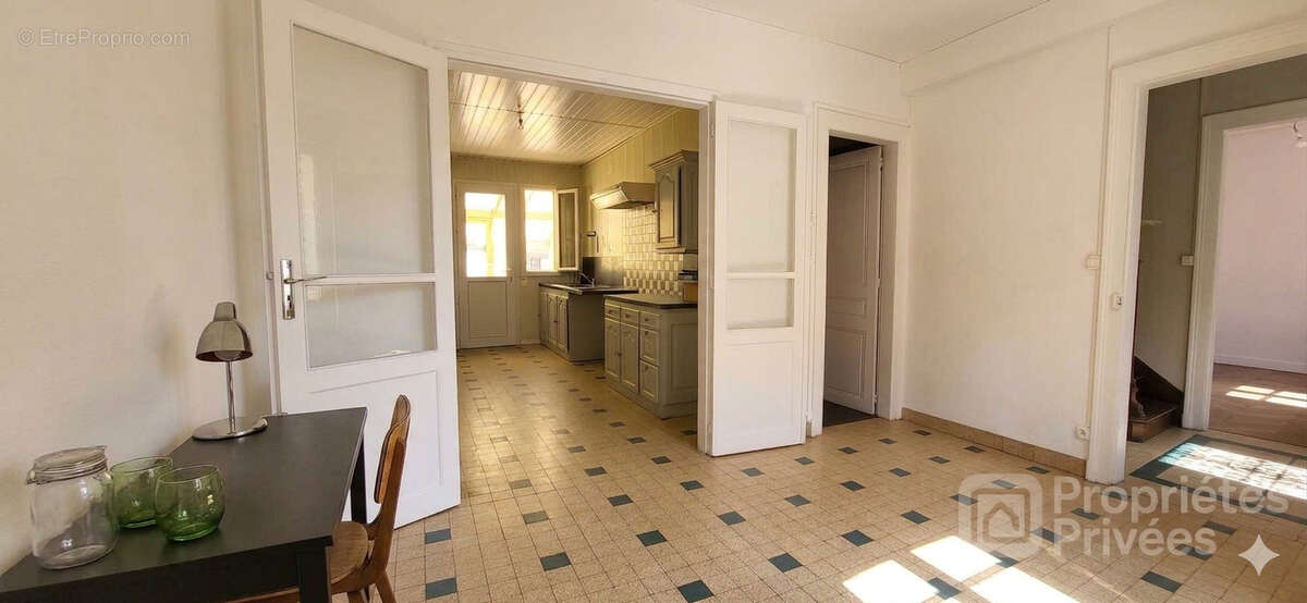 Maison de village et annexes - photo 2
