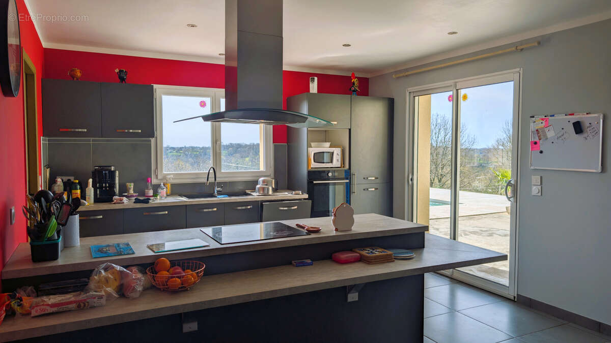 Maison à MAYRINHAC-LENTOUR