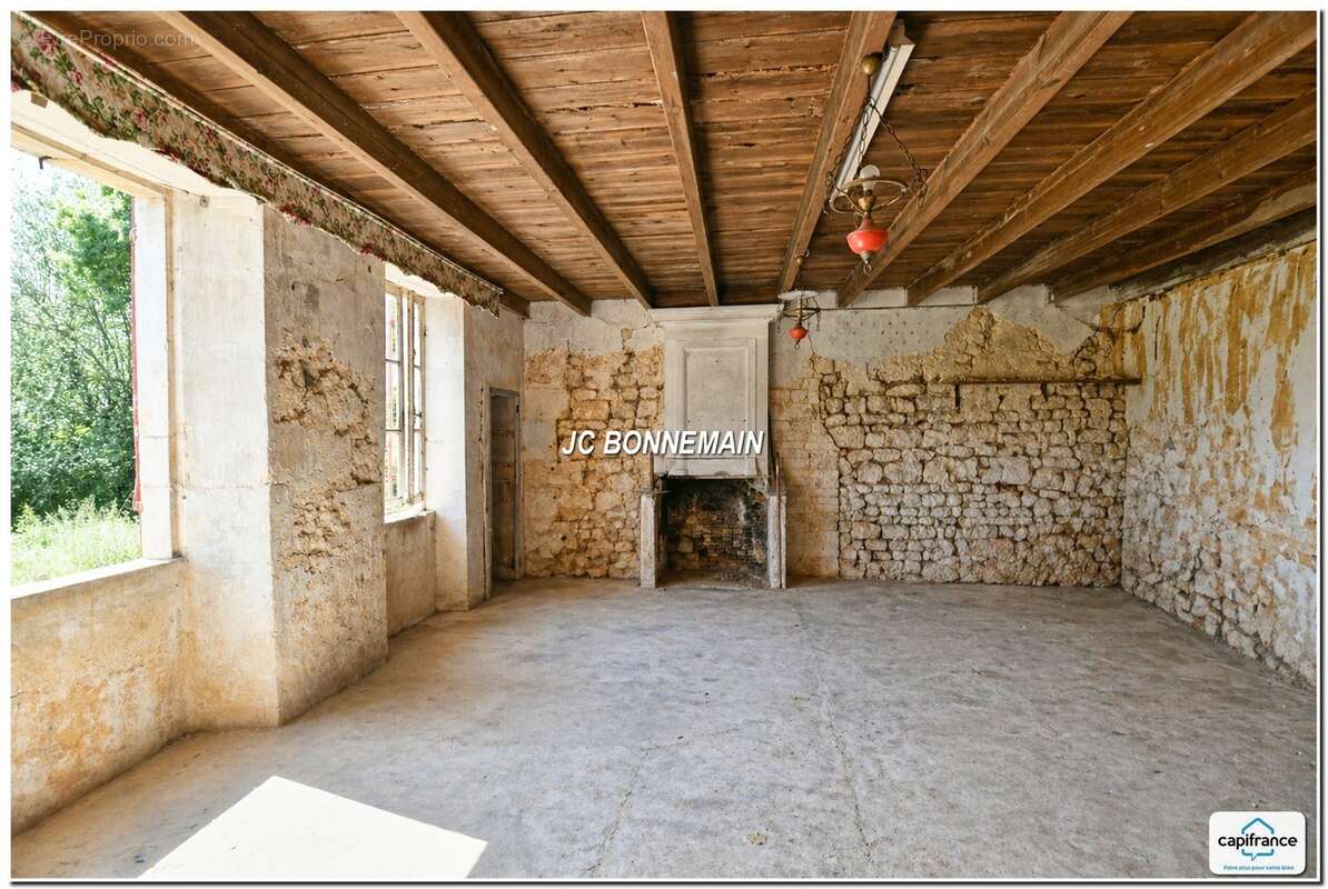A vendre sur 1,14 Ha - Maison 1 à Réhabiliter 200 m² / Maison 2 Habitable Immédiat CHERMIGNAC (17) - photo 13