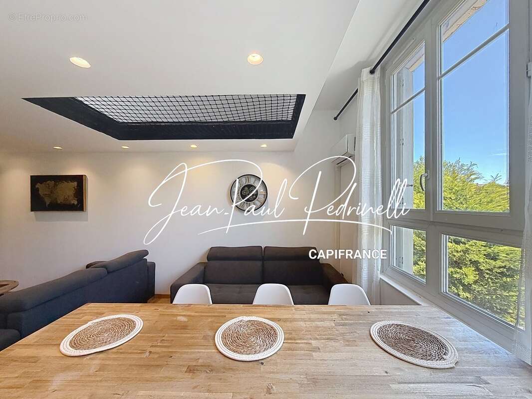 SAINT-RAPHAËL, Duplex 3 pièces 59 m² total,  meublé et équipé,  parking privatif et climatisation - DPE C - photo 7