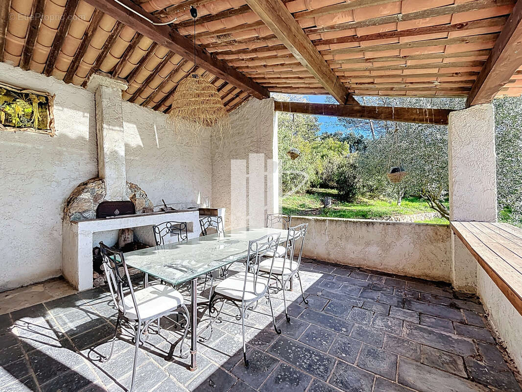 Villa provençale avec piscine, T2 indépendant et fort potentiel   Domaine sécurisé - photo 16