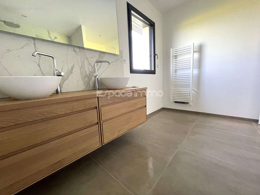 Maison à ISNEAUVILLE