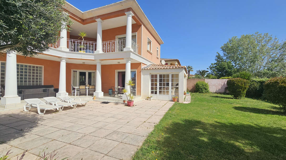 Maison à SAINT-CYR-SUR-MER