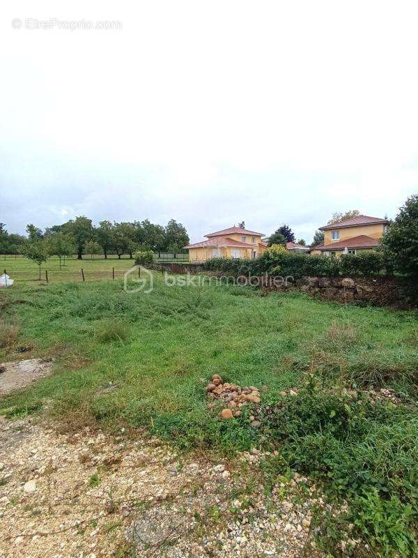 Terrain à CHARNECLES