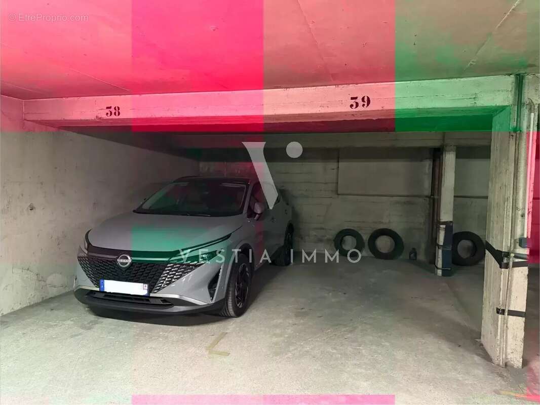 Parking à PARIS-17E