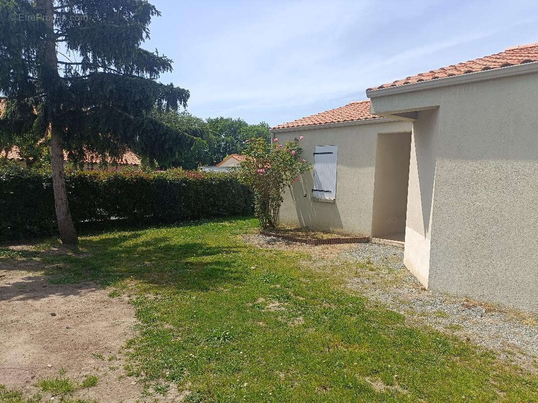 Maison à LES HERBIERS