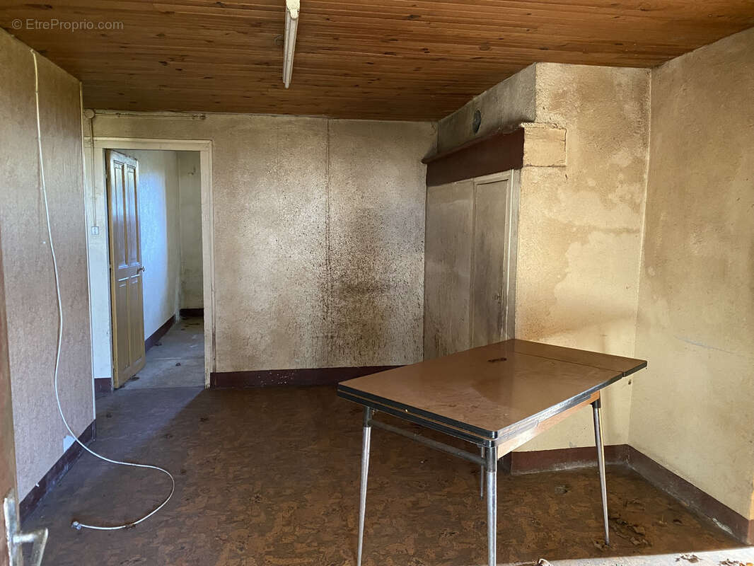 Maison à SAINT-SAUVES-D'AUVERGNE